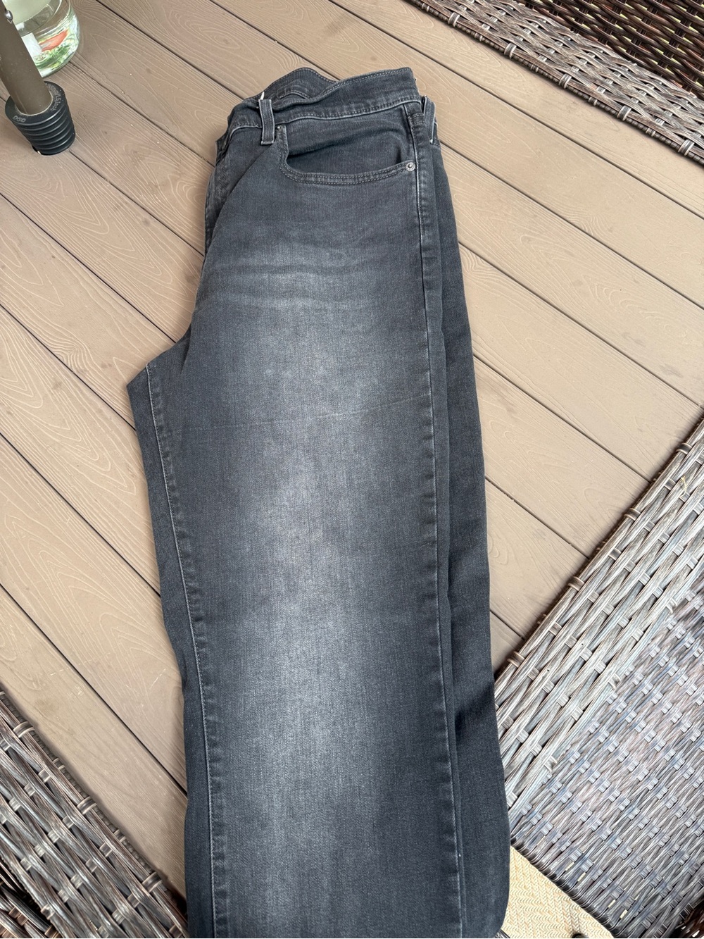Levi's 724 Women's high ris Straight Leg Jeans - Washed Black
